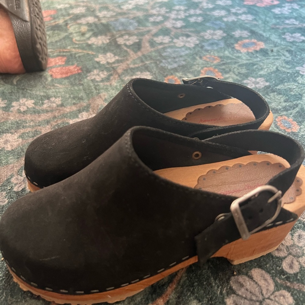 Black Suede Clog Mules with Adjustable Buckle and Wood-Look Heel - Picture 3 of 5